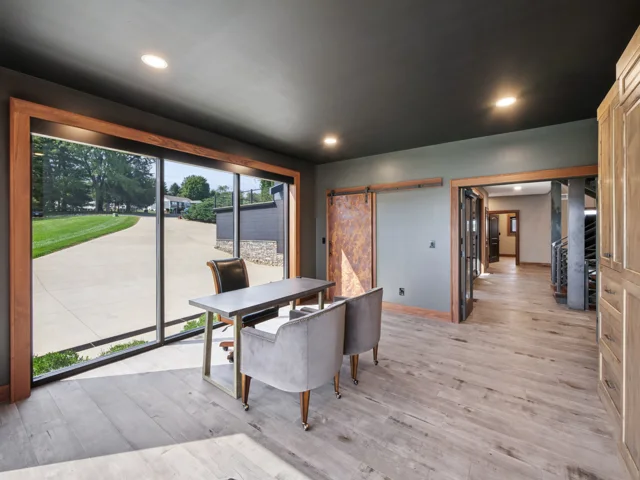 Office with Murphy bed at 88 Lakeview Court