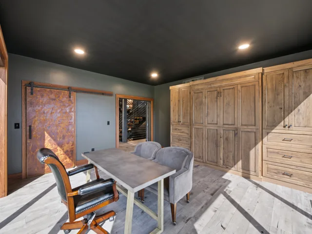 Office with Murphy bed at 88 Lakeview Court