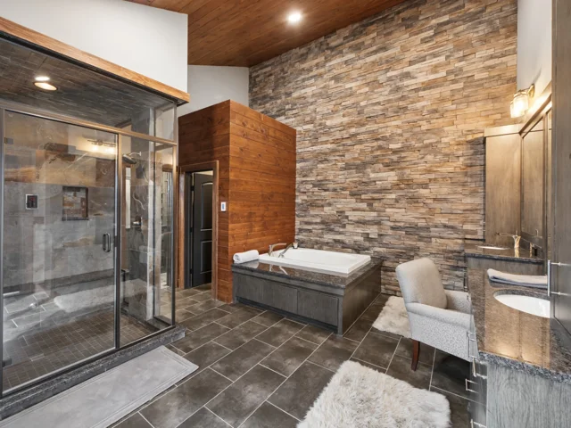 Owner’s bath at 88 Lakeview Court