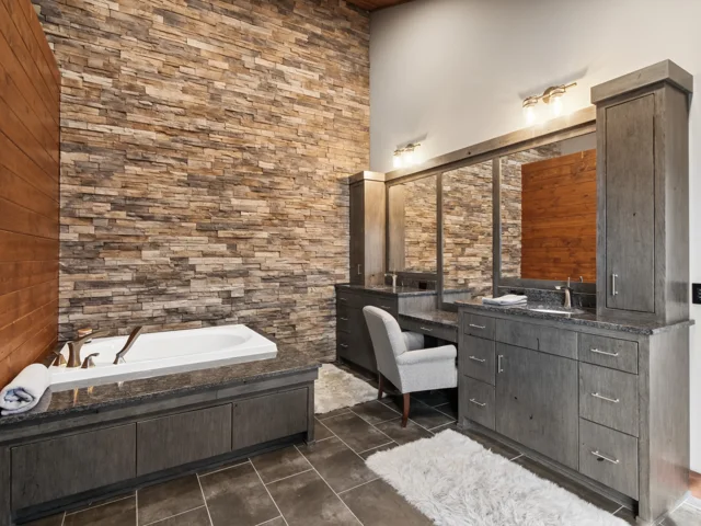 Owner’s bath at 88 Lakeview Court