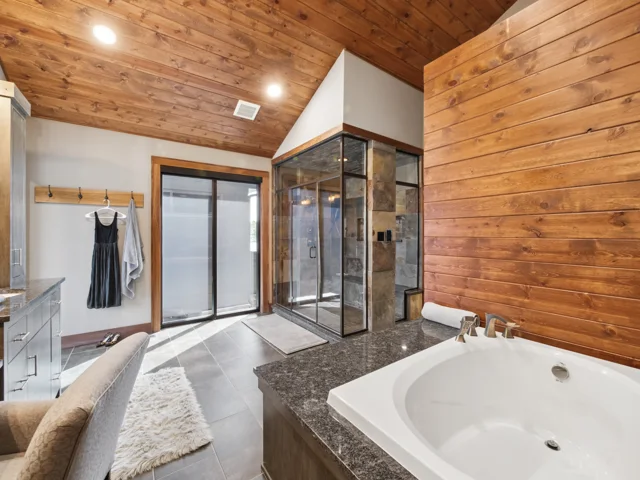 Owner’s bath at 88 Lakeview Court