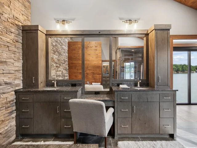 Owner’s bath at 88 Lakeview Court