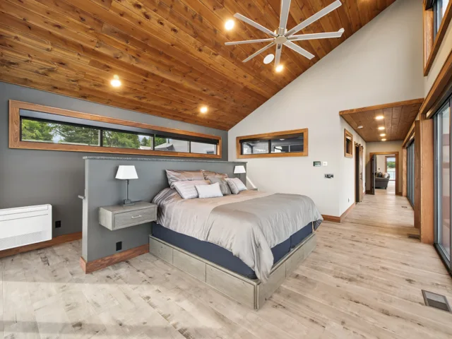 Owner’s bedroom and minibar at 88 Lakeview Court