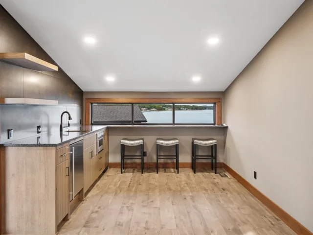 Loft wet bar at 88 Lakeview Court