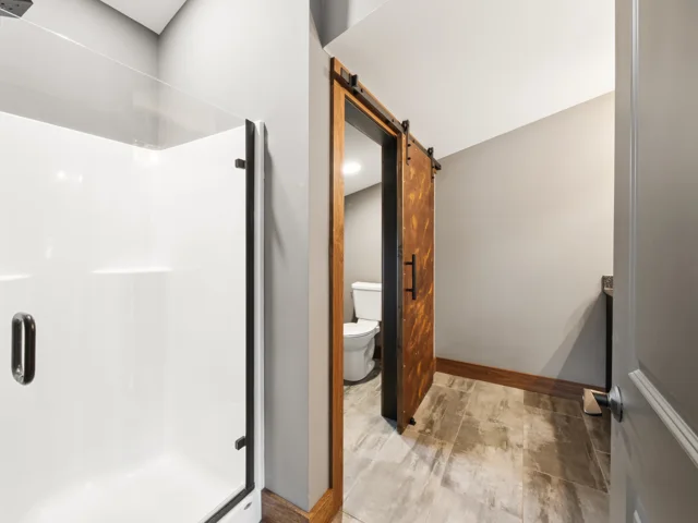 Full bath adjoining the bedroom / theater room at 88 Lakeview Court